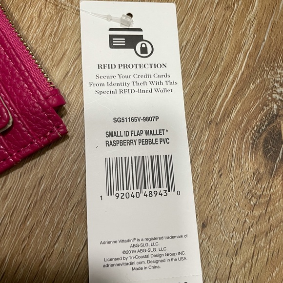 NWT Adrienne Vittadini Small ID Flap Wallet - Picture 3 of 5